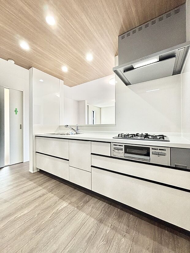 ポップアップ天井が素敵なキッチンで楽しくお料理！