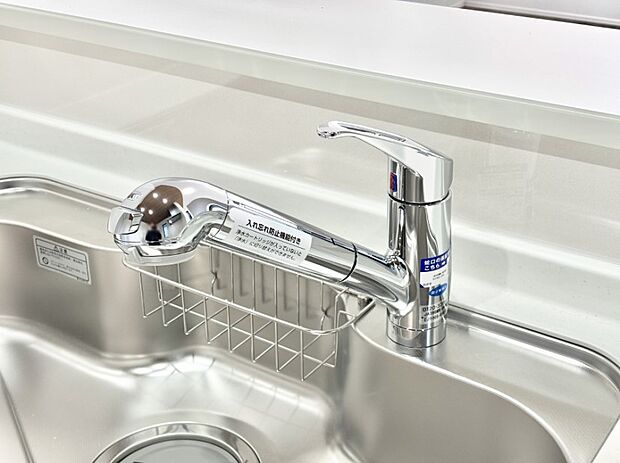 いつでも清潔なおいしいお水を。一つの水栓で水道水と浄水を使い分け。