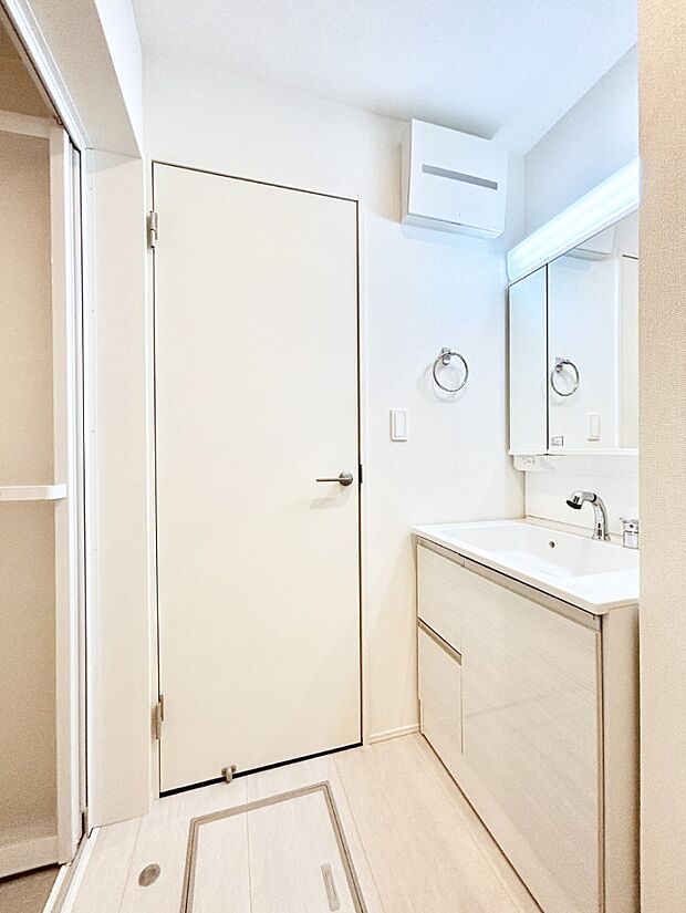 清潔感のある快適空間です。毎日の身支度も気持ち良くお使い頂けます。 