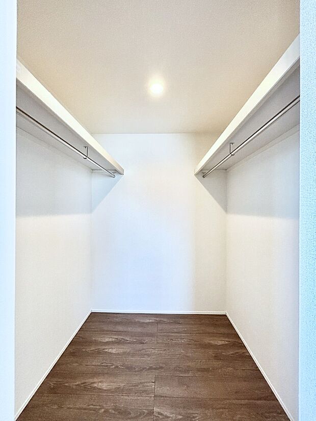 毎日の服選びが楽しくなるウォークインクローゼット 