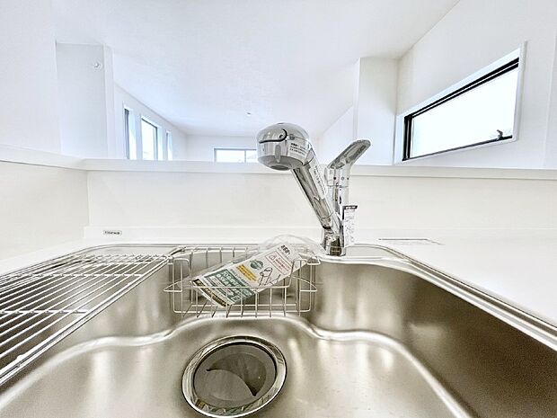 いつでも清潔なおいしいお水を。一つの水栓で水道水と浄水を使い分け。