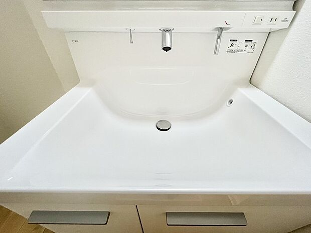 ハンドシャワー付き!使いやすい洗面台。