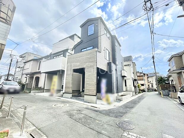 角地なので日当たりも良く、お家が堂々として見えます。