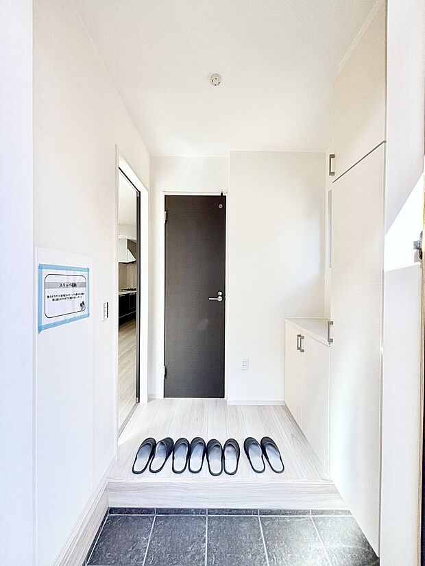 いつもきれいにしておきたい玄関ですね。