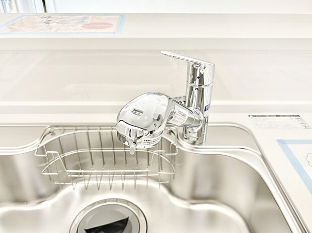 いつでも清潔なおいしいお水を。一つの水栓で水道水と浄水を使い分け。