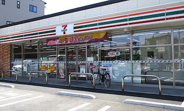 コンビニ 200m セブン-イレブン 川口前川3丁目店