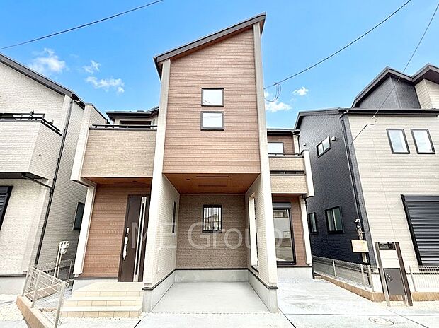 洗練された外観、上質な住空間が広がる室内は永く安心して過ごせる住居です。