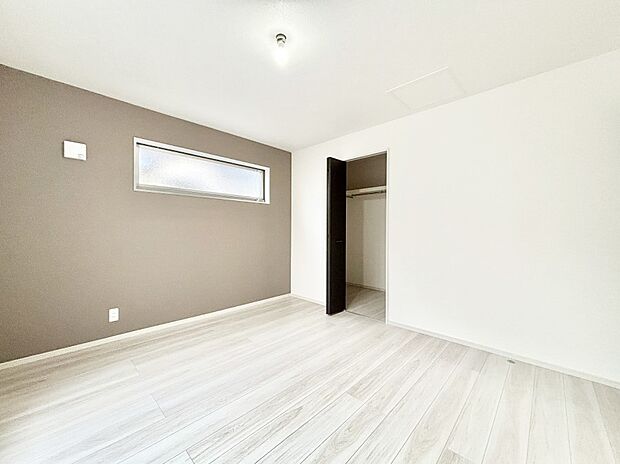 ウォークインクローゼットがあるお部屋。季節ごとの入れ替えも不要で便利です!