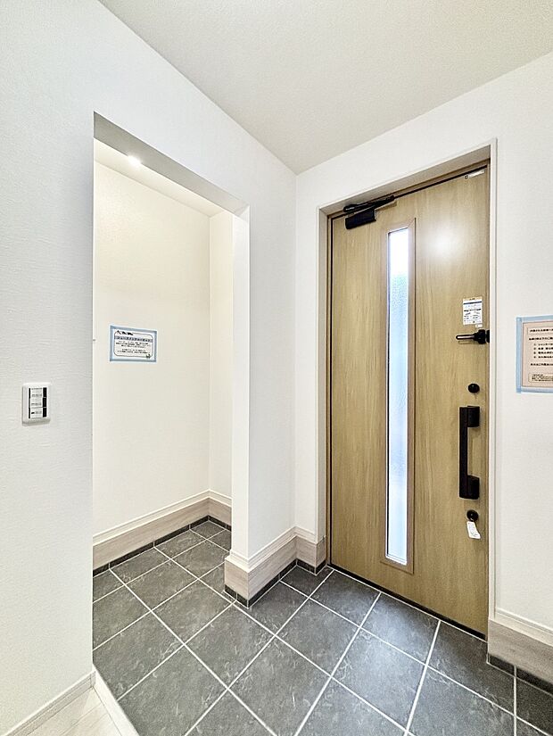 シューズインクローク付き！雨具やベビーカーも置けます。 