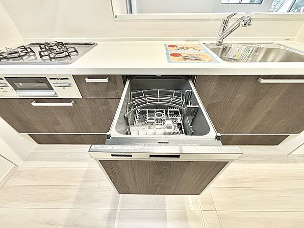 面倒なお片づけは食洗機にお任せ!家事の負担が減って、時間にも気持ちにもゆとりができます。