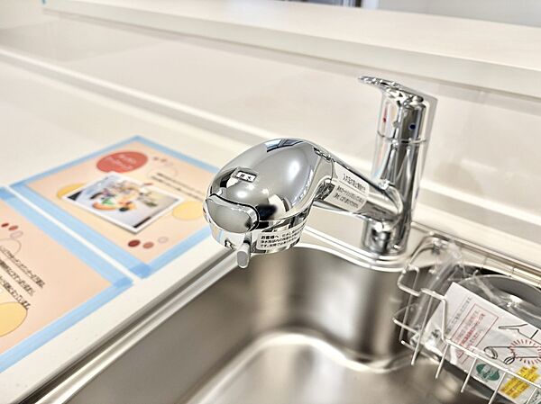 いつでも清潔なおいしいお水を。一つの水栓で水道水と浄水を使い分け。