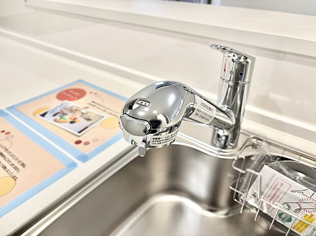 いつでも清潔なおいしいお水を。一つの水栓で水道水と浄水を使い分け。