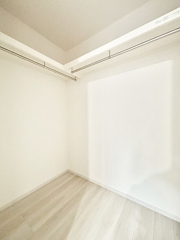 毎日の服選びが楽しくなるウォークインクローゼット 