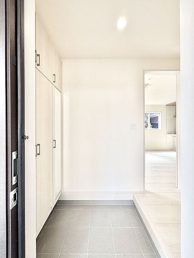 家族の帰宅やお客様をあたたかく迎える玄関