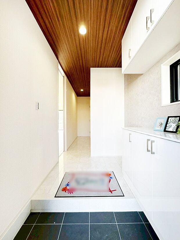 明るい玄関はお客様をお出迎えするのにぴったりです