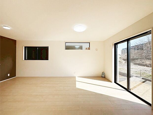 家族の笑顔が自然と生まれてくる、そんな雰囲気のダイニングに仕上がっています。