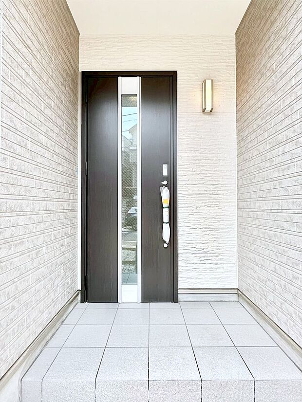 大切な家族、来客を出迎える玄関。