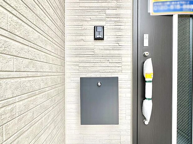 シンプルデザインのポスト。
