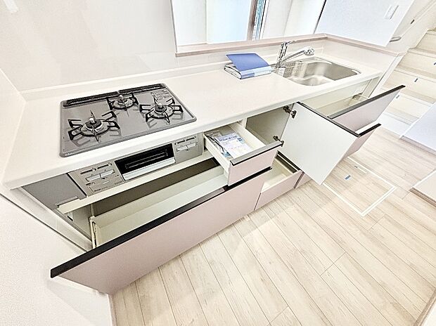 使いやすさを優先したスライド式収納タイプ!