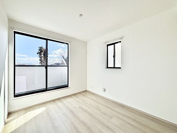 明るいバルコニーサイドに洋室を設置。目覚めの良い寝室に。