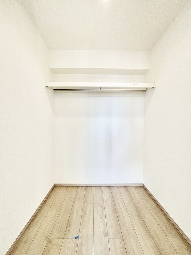 ウォークインクローゼットの活用で生活空間スッキリ