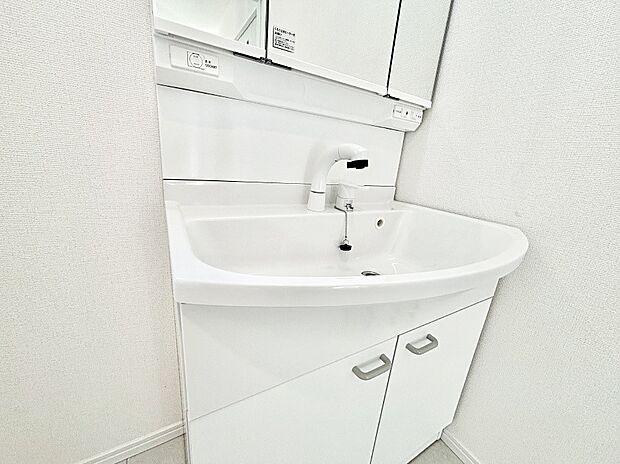 ハンドシャワー付き!使いやすい洗面台。