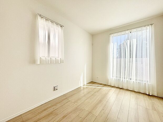 明るいバルコニーサイドに洋室を設置。目覚めの良い寝室に。