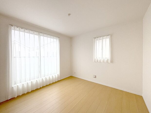 明るいバルコニーサイドに洋室を設置。目覚めの良い寝室に。