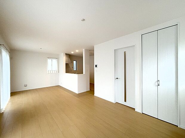 家族の笑顔が自然と生まれてくる、そんな雰囲気のダイニングに仕上がっています。