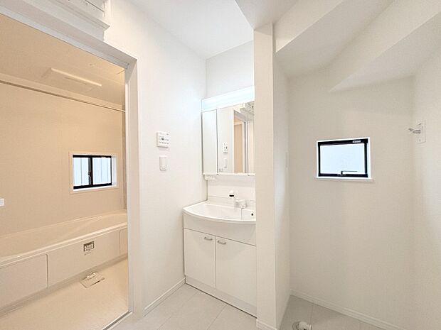 広々とゆとりのあるランドリースペース。