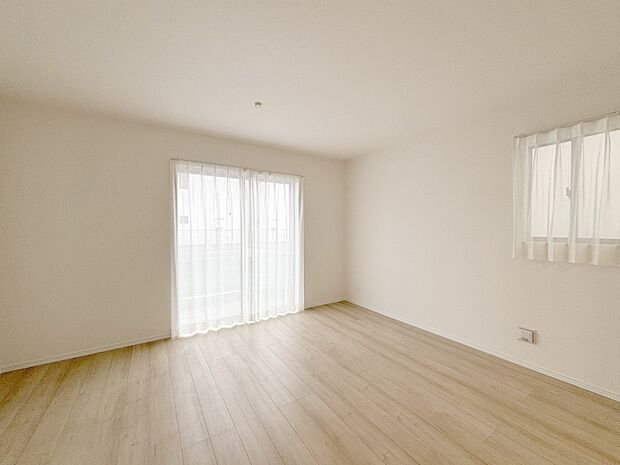 家族の笑顔が自然と生まれてくる、そんな雰囲気のダイニングに仕上がっています。