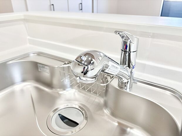 いつでも清潔なおいしいお水を。一つの水栓で水道水と浄水を使い分け。