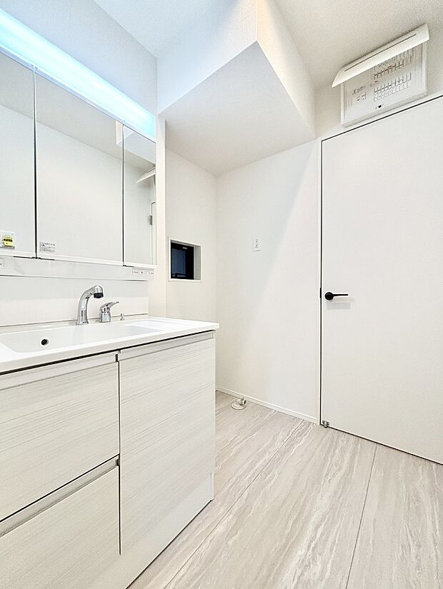 広々とゆとりのあるランドリースペース　