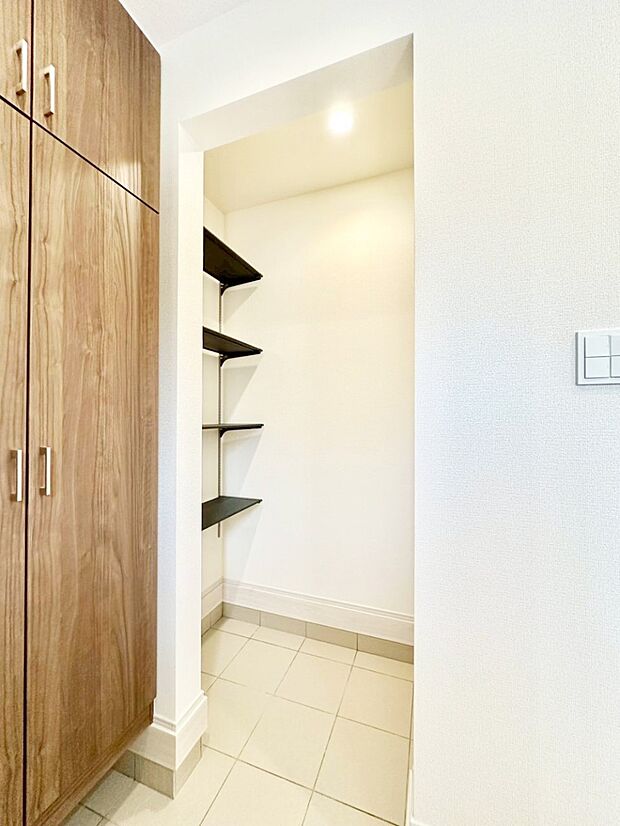 大きなものも片付く土間収納付きで、いつでも玄関はスッキリ