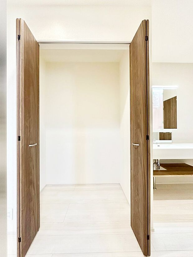 1階ホールの大型収納