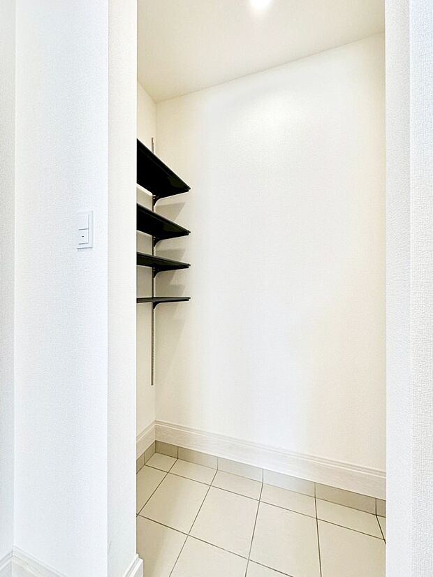 大きなものも片付く土間収納付きで、いつでも玄関はスッキリ