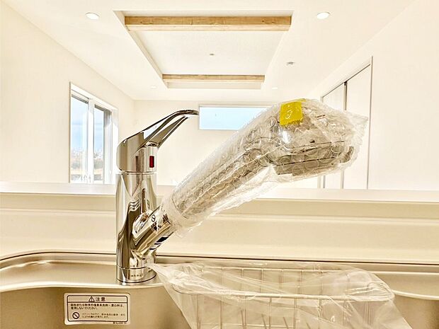 いつでも清潔なおいしいお水を。一つの水栓で水道水と浄水を使い分け。