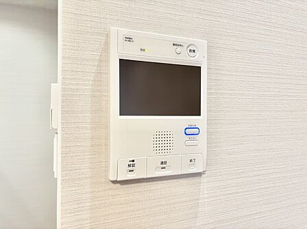 訪問者が一目でわかる安心のTVモニター付きインターホン。