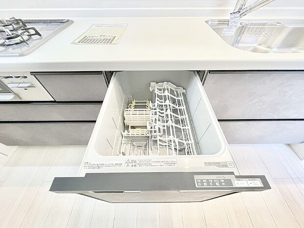 面倒なお片づけは食洗機にお任せ！家事の負担が減って、時間にも気持ちにもゆとりができます。