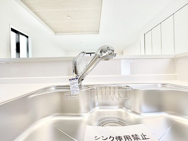 いつでも清潔なおいしいお水を。一つの水栓で水道水と浄水を使い分け。