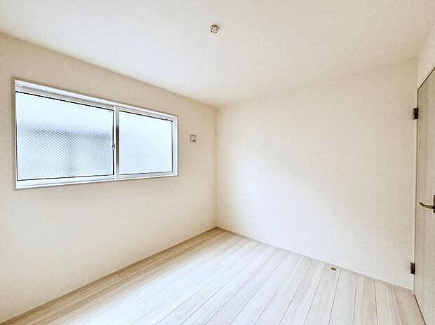 使いやすい形でベットや家具の置き方にも困ることもありません。