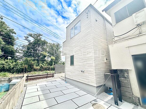 たっぷりの陽光と心地よい風が舞い込む住まい
