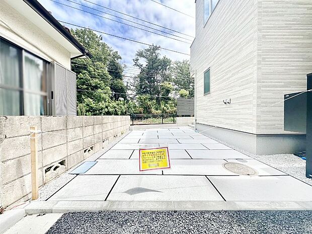 目の前が駐車場だと雨の日も大量にお買い物をした時も便利ですね