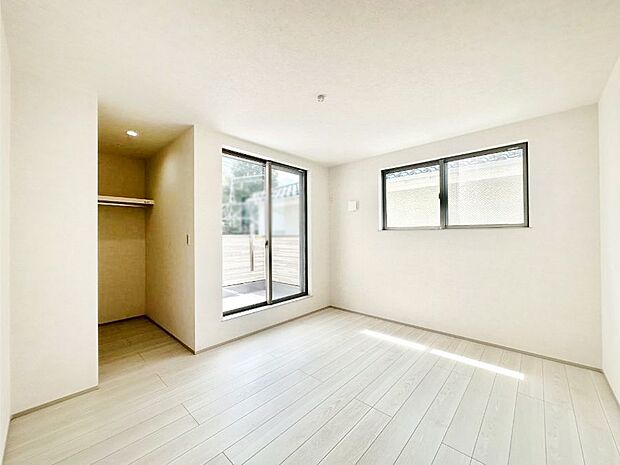 ウォークインクローゼットがあるお部屋!季節ごとの入れ替えも不要で便利です。