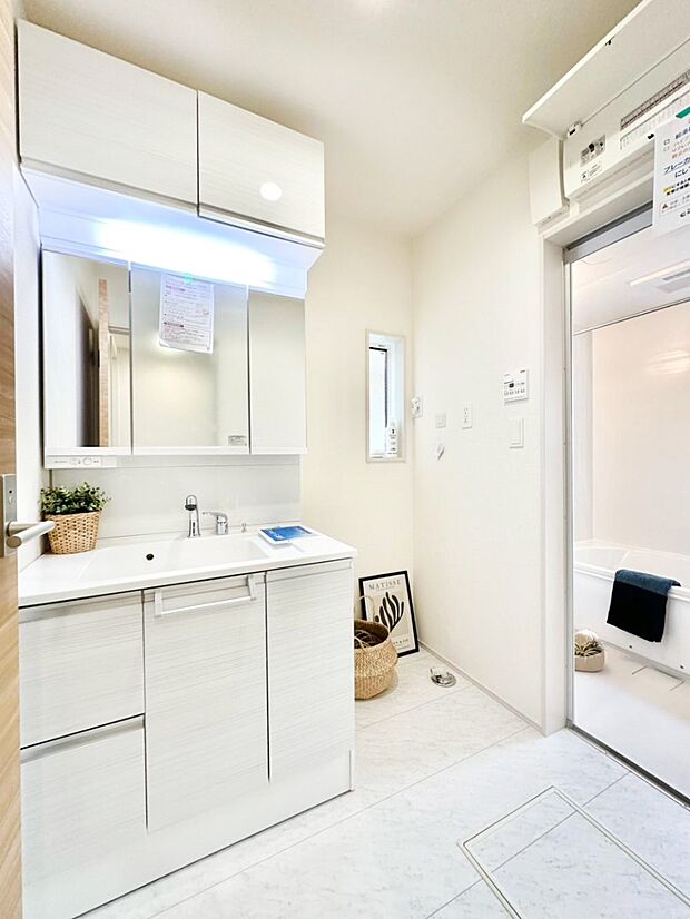 清潔感のある快適空間です。毎日の身支度も気持ち良くお使い頂けます。