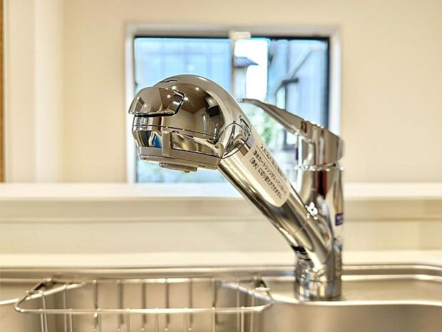 いつでも清潔なおいしいお水を。一つの水栓で水道水と浄水を使い分け。