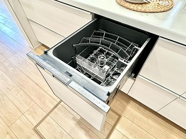面倒なお片づけは食洗機にお任せ！家事の負担が減って、時間にも気持ちにもゆとりができます。