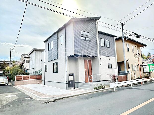 たっぷりの陽光と心地よい風が舞い込む住まい