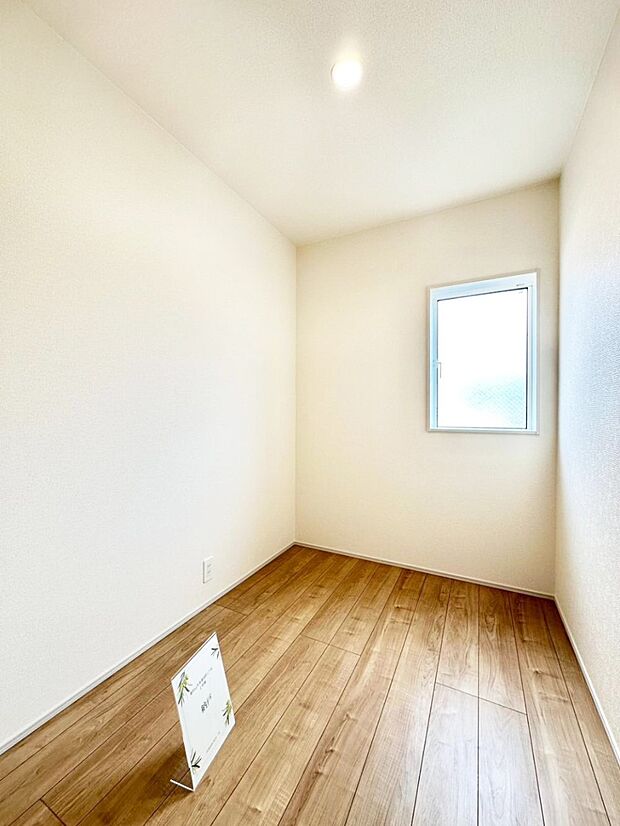 2階にある納戸。収納や趣味のスペースなど多用途に使えて便利です。  