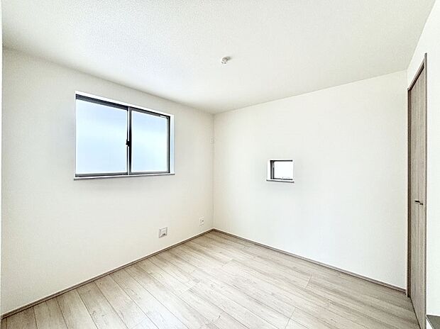 2面採光で気持ちよく自然光が取り入れられるのでお子様のお部屋にもピッタリ